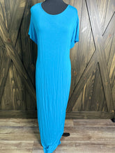 Load image into Gallery viewer, (24) NWT’s Boohoo Turq Maxi Dress
