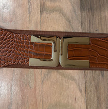 Load image into Gallery viewer, (M-L) Brown Belt with Gold (NEW)
