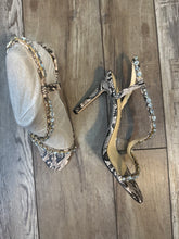 Load image into Gallery viewer, (10) NEW w/box Jessica Simpson Heels
