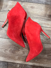 Load image into Gallery viewer, (9) NEW Red Jessica Simpson Booties
