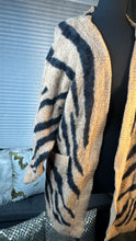 Load image into Gallery viewer, (3X) F21 Leopard Open Sweater

