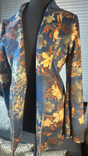 Load image into Gallery viewer, (L) Blue Floral Solitaire Blazer
