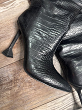 Load image into Gallery viewer, (10) Croc Style Boots
