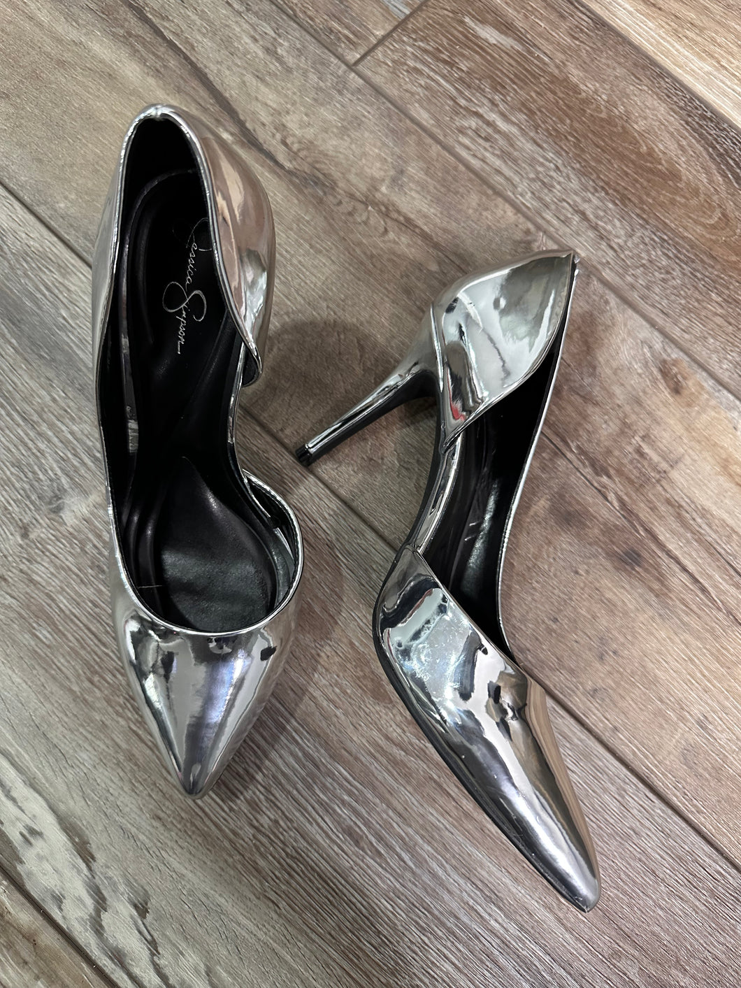 (8.5) Jessica Simpson Metallic Silver Pumps