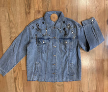 Load image into Gallery viewer, (M) Denim w/ Silver Fringe Jacket
