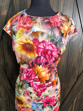 Load image into Gallery viewer, (M) NYC Pinnk Floral Maxi Dress
