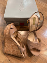Load image into Gallery viewer, (10) Jessica Simpson Tan Wedges

