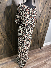 Load image into Gallery viewer, (22) NWT’s BooHoo Leopard Maxi
