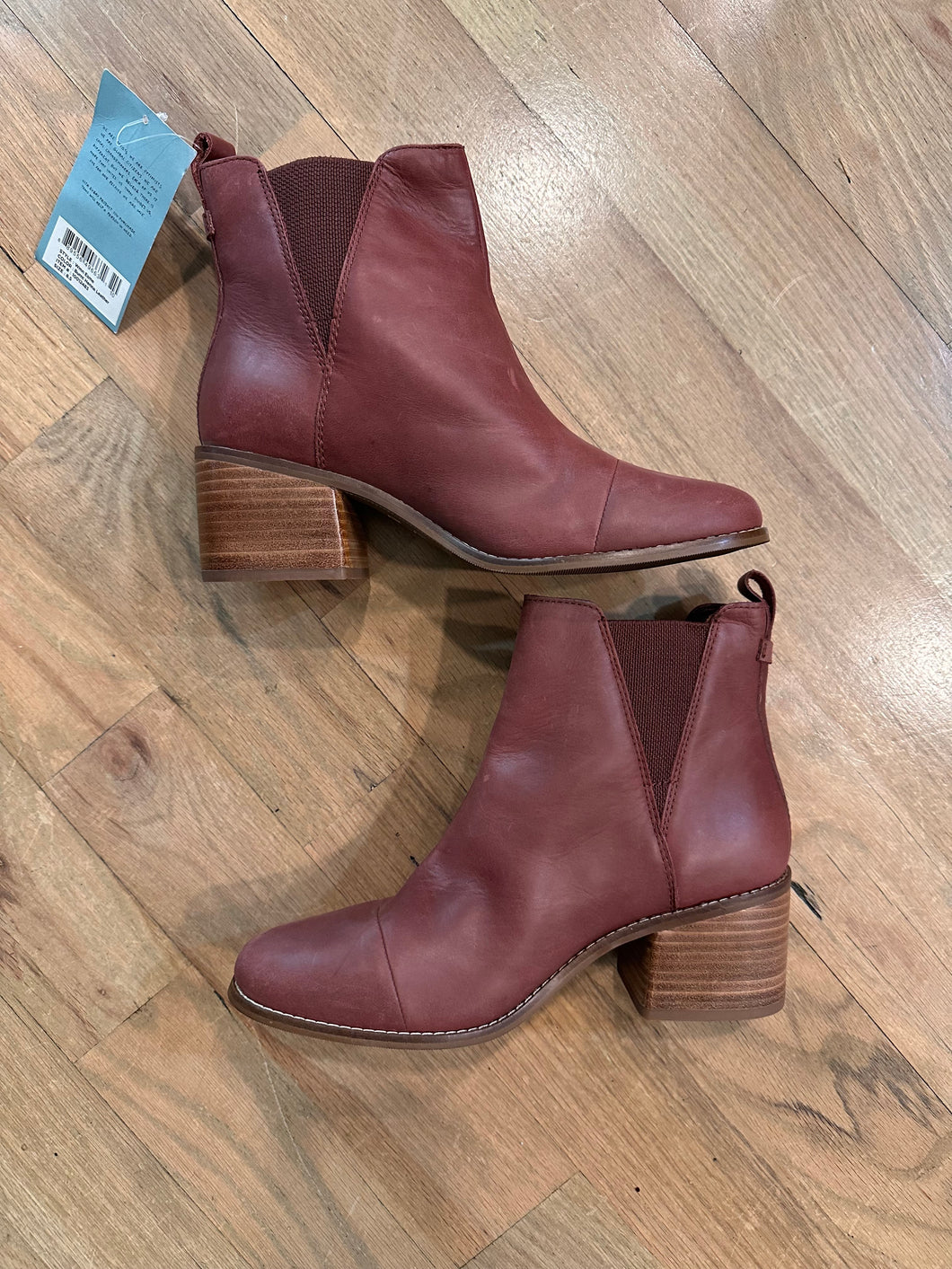 (8.5) NWT’s Toms Boots