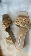 Load image into Gallery viewer, (7.5) Steve Madden Cork Sandals
