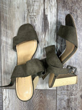 Load image into Gallery viewer, (10) Green Wedge Heels
