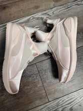 Load image into Gallery viewer, (8) Blush Puma&#39;s (Great Condiiton)
