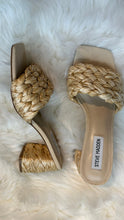 Load image into Gallery viewer, (7.5) Steve Madden Cork Sandals
