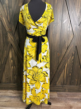 Load image into Gallery viewer, (22/24) NWT’s Ashley S Black Gold Long Maxi
