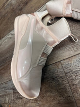 Load image into Gallery viewer, (8) Blush Puma&#39;s (Great Condiiton)
