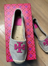 Load image into Gallery viewer, (7.5) Tory Burch Pink Khaki Espadrilles new w-box
