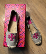 Load image into Gallery viewer, (7.5) Tory Burch Pink Khaki Espadrilles new w-box

