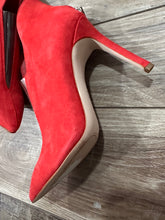 Load image into Gallery viewer, (9) NEW Red Jessica Simpson Booties
