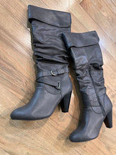 Load image into Gallery viewer, (10) New with Box Gray Boots
