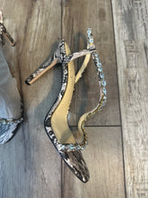 Load image into Gallery viewer, (10) NEW w/box Jessica Simpson Heels
