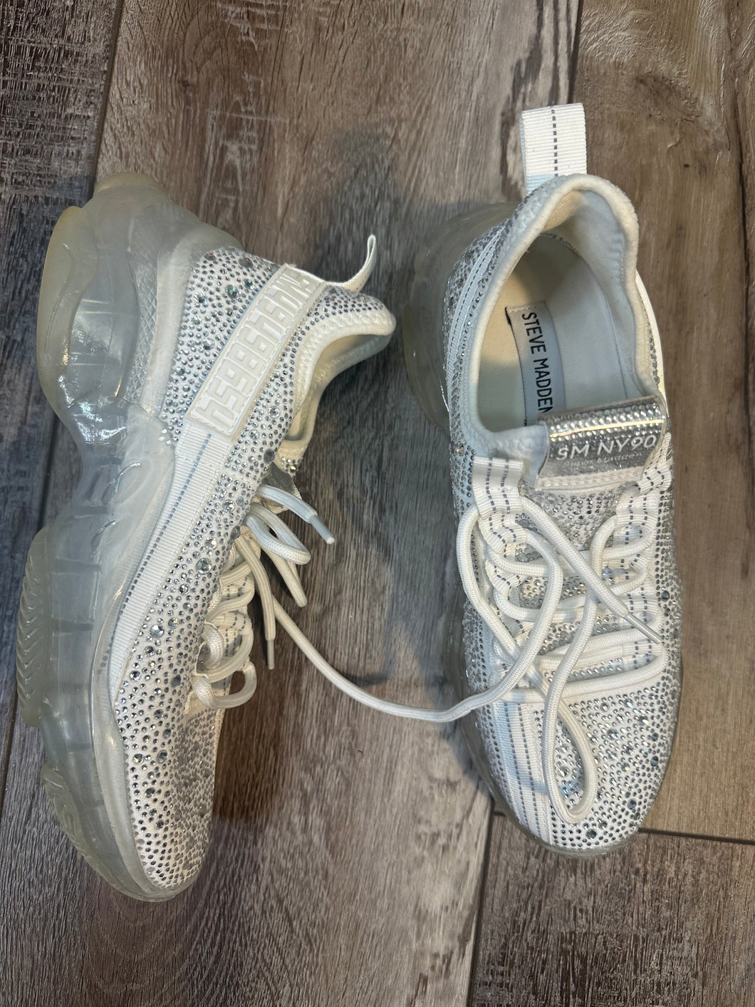 (9.5) White Steve Madden Sneakers
