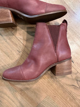 Load image into Gallery viewer, (8.5) NWT’s Toms Boots

