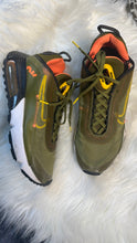 Load image into Gallery viewer, (10) Women Nike Air Max 2090
