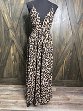 Load image into Gallery viewer, (S) Leopard Maxi with split
