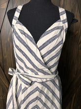 Load image into Gallery viewer, (M) NYC Stripe dress w/belt
