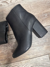Load image into Gallery viewer, (9) NWT’s Madden Girl Chunky Heel Booties
