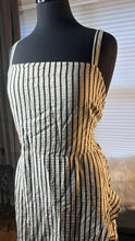 Load image into Gallery viewer, (XL) Express NWT’s Black White mid Dress
