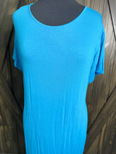 Load image into Gallery viewer, (24) NWT’s Boohoo Turq Maxi Dress
