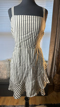 Load image into Gallery viewer, (XL) Express NWT’s Black White mid Dress
