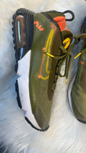 Load image into Gallery viewer, (10) Women Nike Air Max 2090
