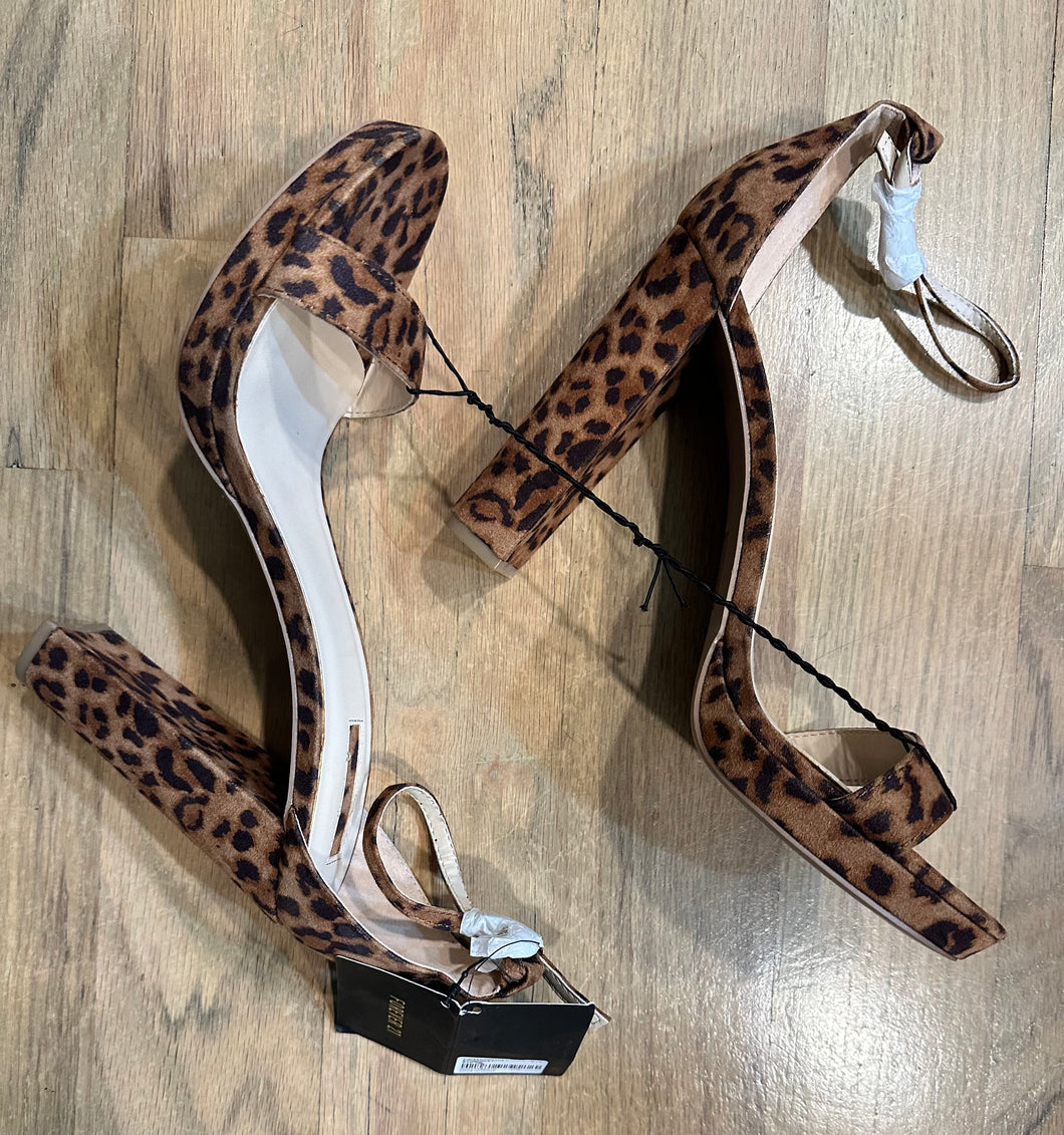 (10) NWT’s Camo Heels