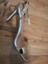 Load image into Gallery viewer, (10) VICI Gold Heels
