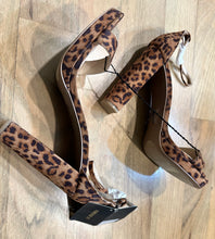 Load image into Gallery viewer, (10) NWT’s Camo Heels
