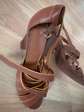 Load image into Gallery viewer, (9) Loft Brown Leather Heels
