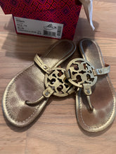 Load image into Gallery viewer, (9) Tory Burch Gold Miller
