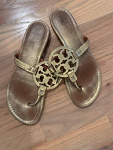 Load image into Gallery viewer, (9) Tory Burch Gold Miller
