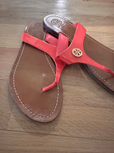 Load image into Gallery viewer, (9) Coral Tory Butch Sandals
