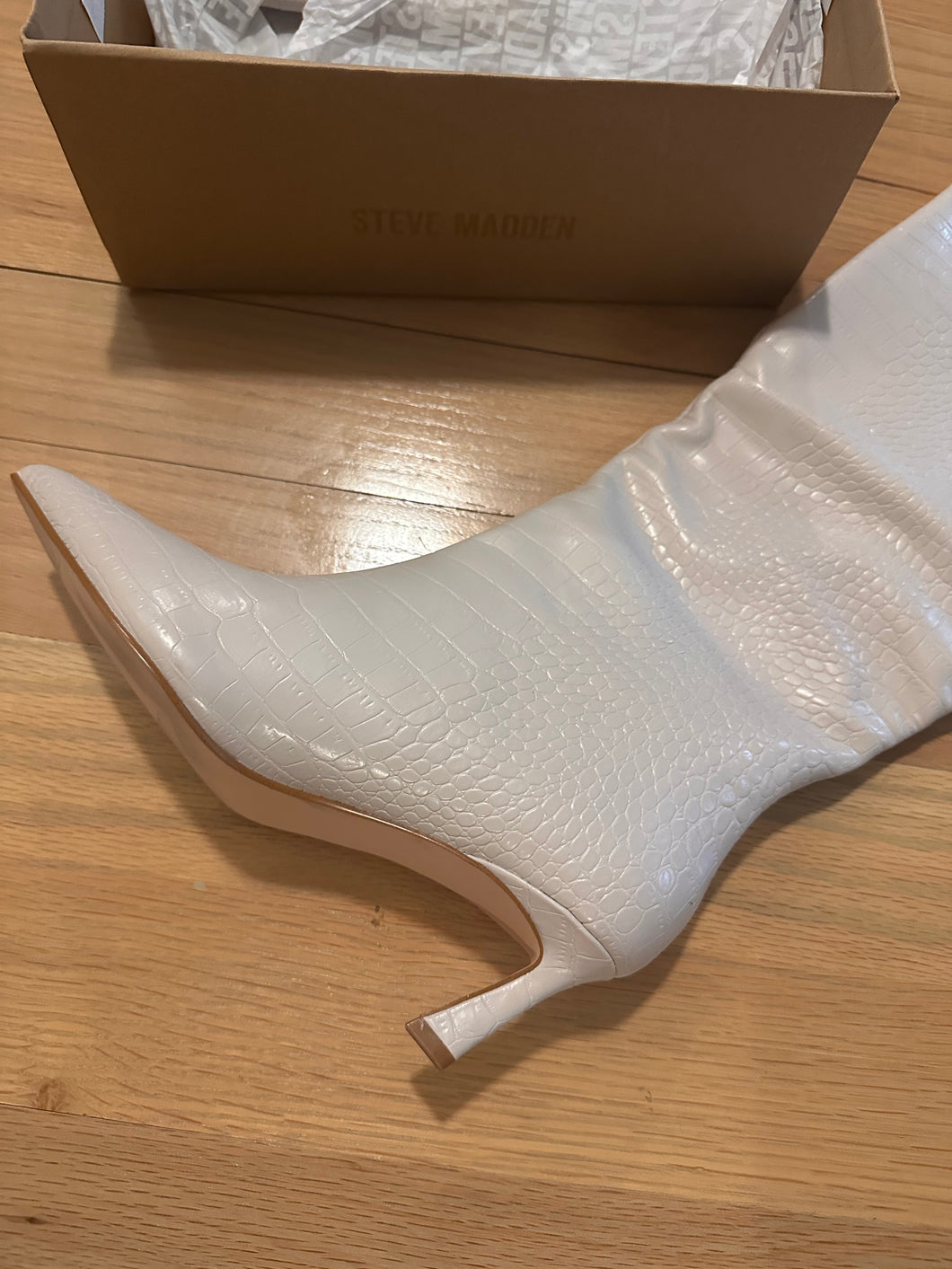 (8.5) Steve Madden Cream Boots