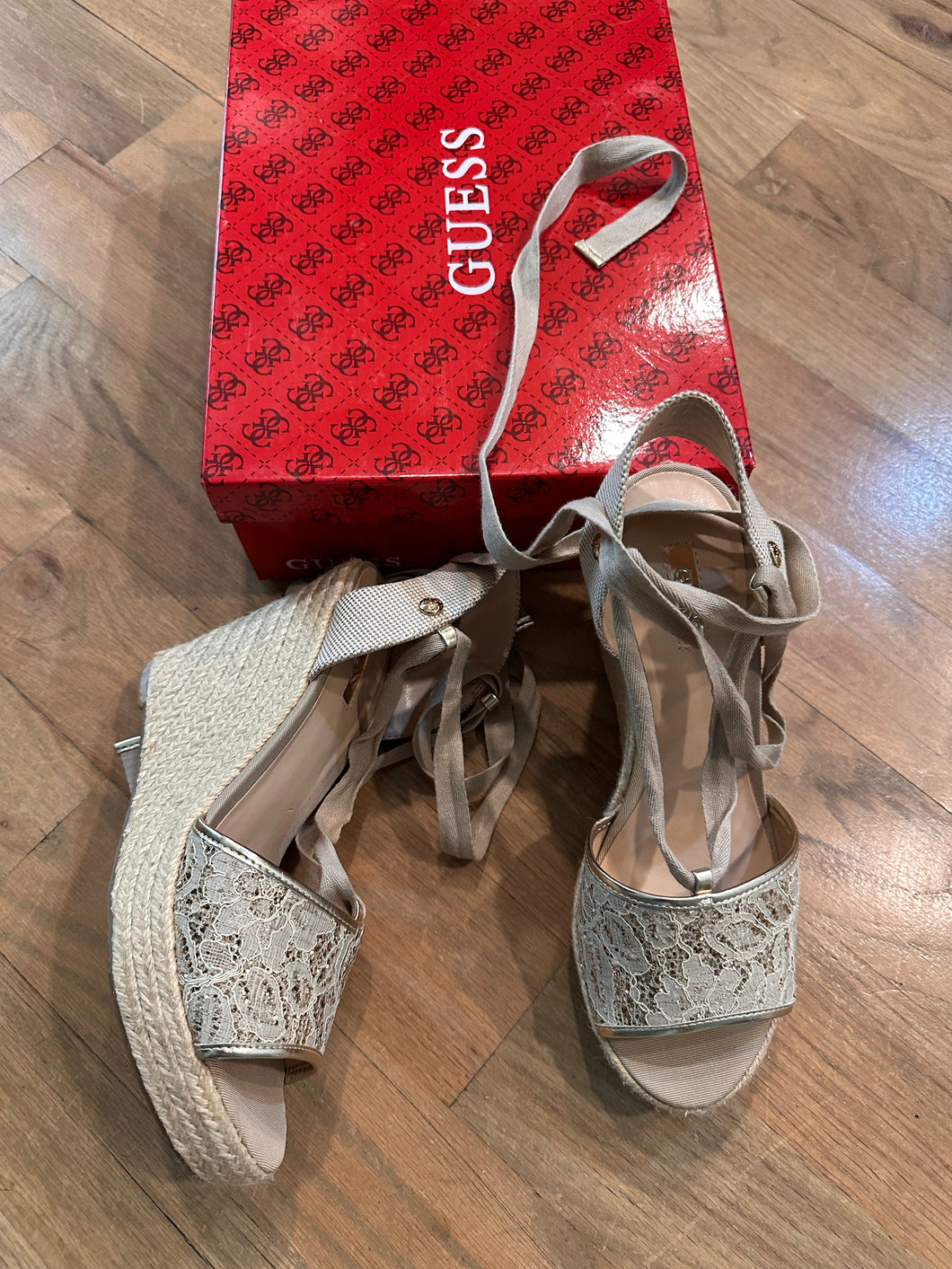 (10) Guess Tan Wedges
