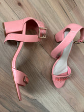 Load image into Gallery viewer, (9) Peach Sandals
