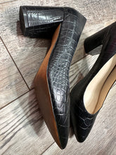 Load image into Gallery viewer, (10) Cole Haan Pumps
