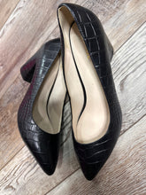 Load image into Gallery viewer, (10) Cole Haan Pumps
