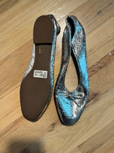 Load image into Gallery viewer, (9.5) NEW SCHUTZ Silver Shoes
