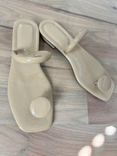 Load image into Gallery viewer, (10)Beige Flat Sandals
