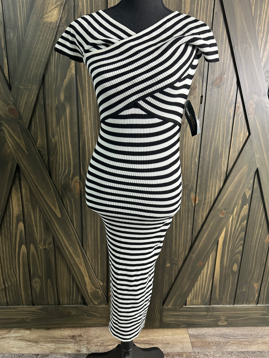 (M) NWT’s Gab Union Stripe Dress