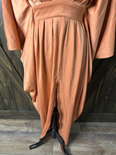 Load image into Gallery viewer, (S) FN NWT’s Drape Dress w/shoulder pads
